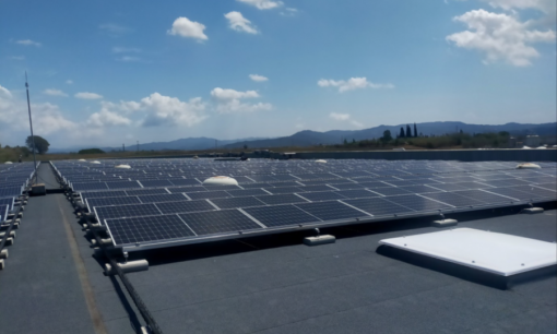 Volpak construeix un camp fotovoltaic de 2.300m2 a la teulada de la seva seu